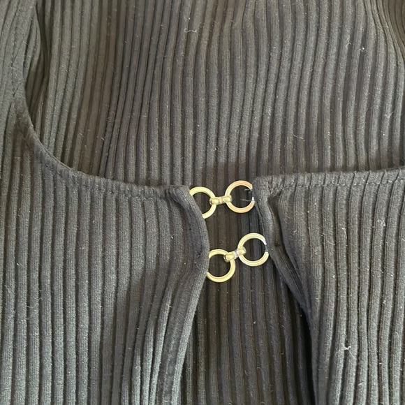 Black Crop Long-sleeve - Picture 2 of 2